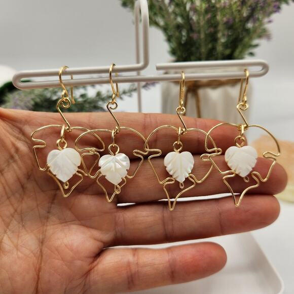 Handmade Gold Wire Leaf Shell Dangle Earrings / Minimalist Earrings / Boho Chic - Picture 3 of 13